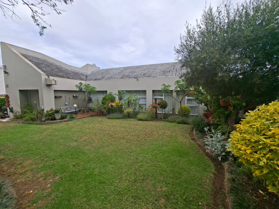 4 Bedroom Property for Sale in Hartenbos Central Western Cape